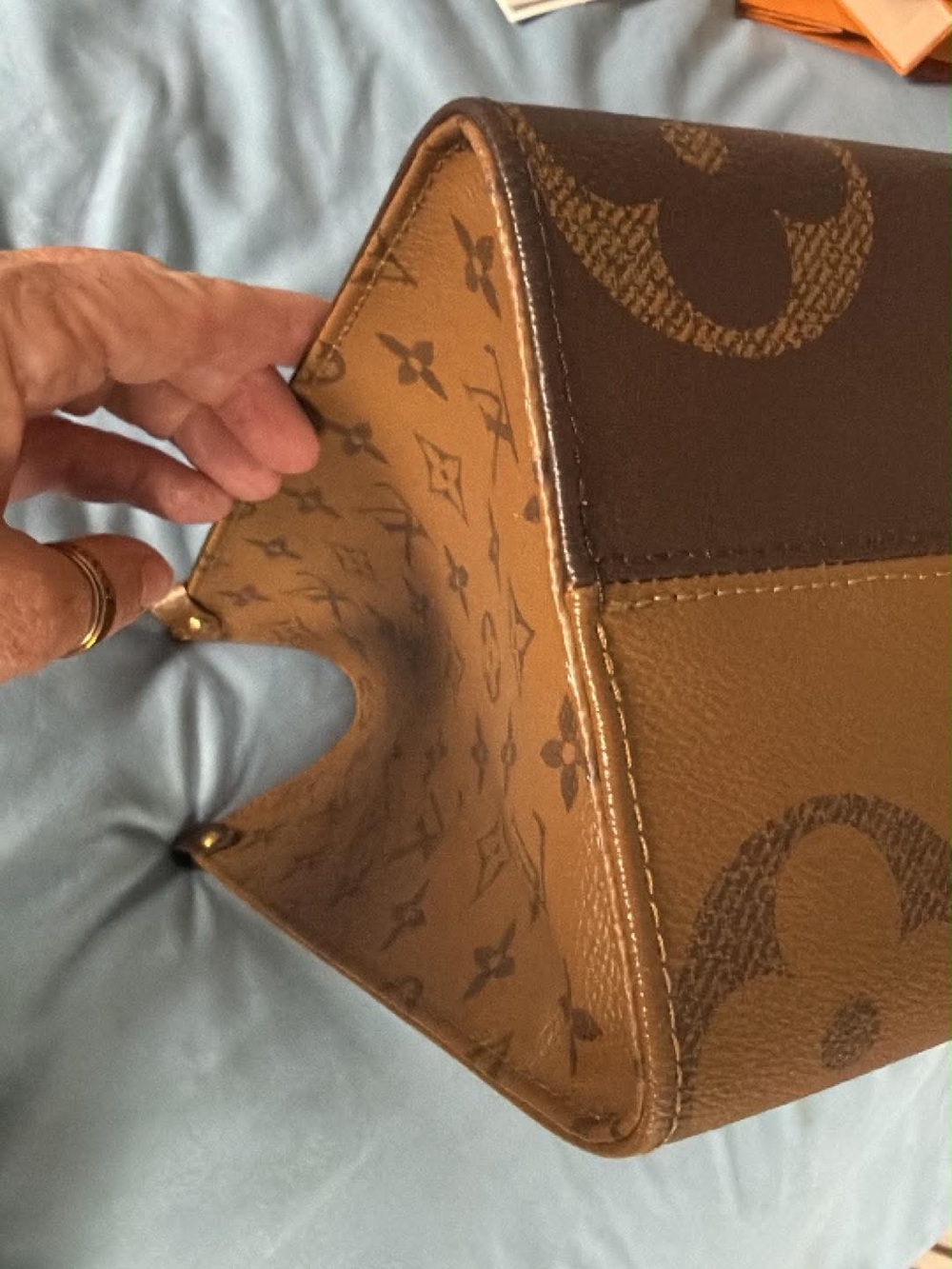 Louis Vuitton - ON THE GO MM - Picture 6 of 12
